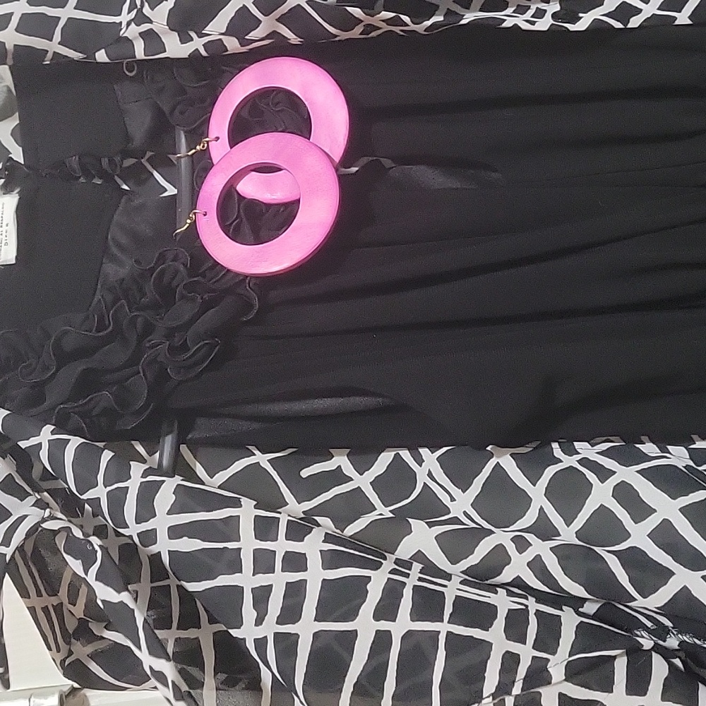 Dress,  cover up (8), purse, and new  ear-rings . Reduced from 25 to $14.00 - Picture 7 of 17